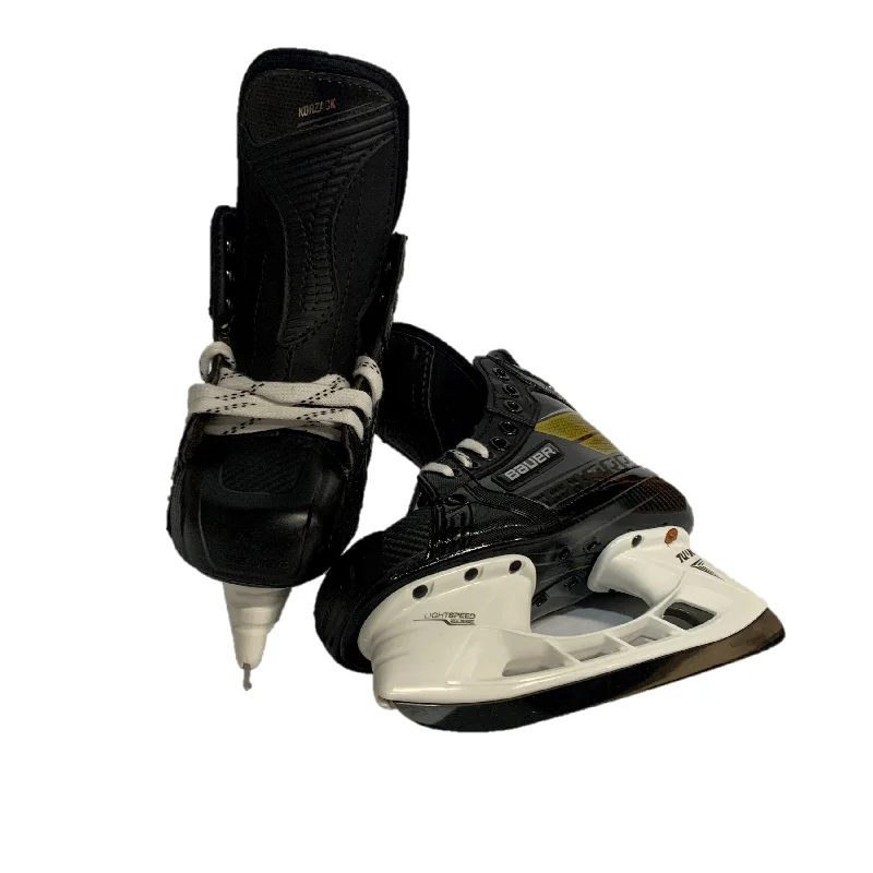 Custom Skates for High-Skill Ice Skating-Bauer Supreme Ultrasonic Hockey Skates - Size 3D